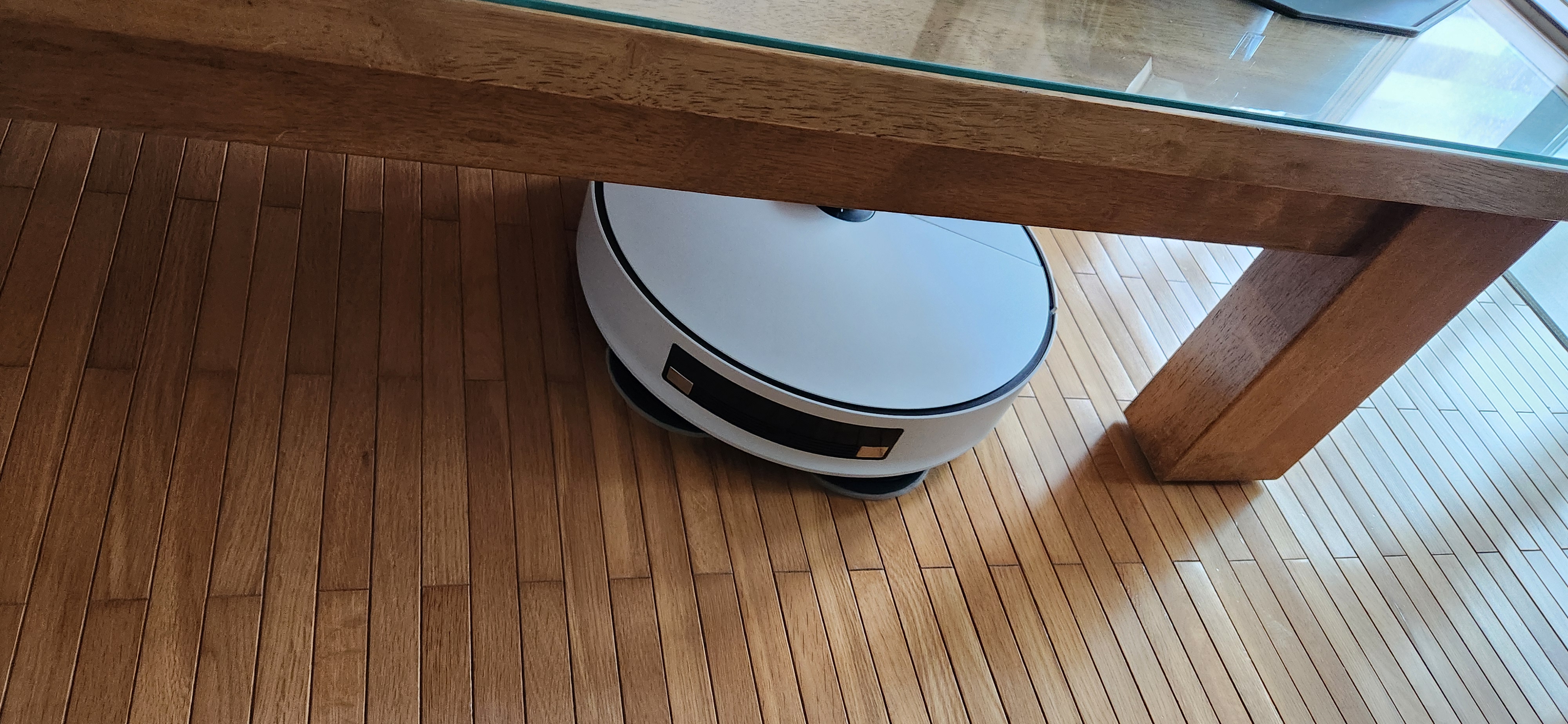 삼성 비스포크 스팀 VR7MD96516G 로봇청소기 본체와 스테이션