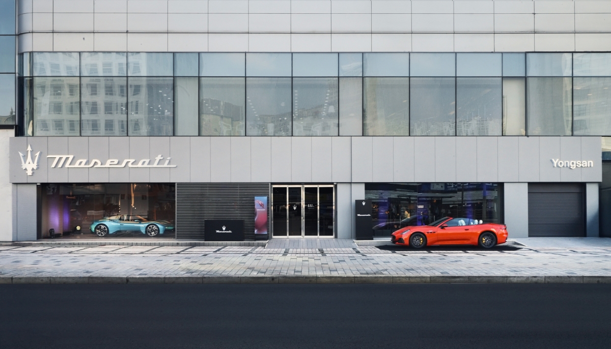 마세라티 용산 전시장 전경