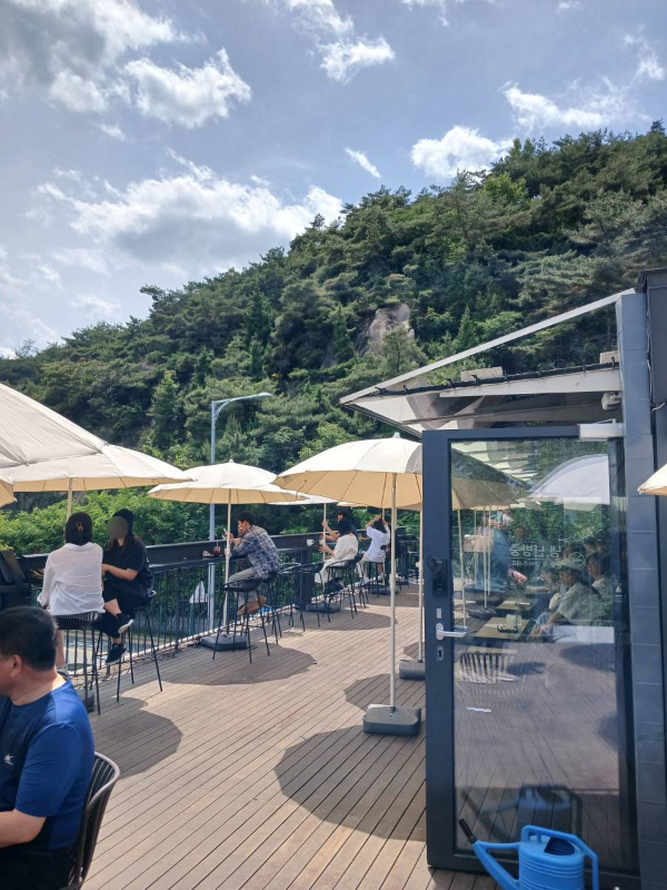 초소책방 루프탑 공간