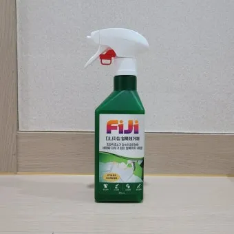 피지 얼룩 식초 분무 후 주방타월로 눌러 빼는법_3