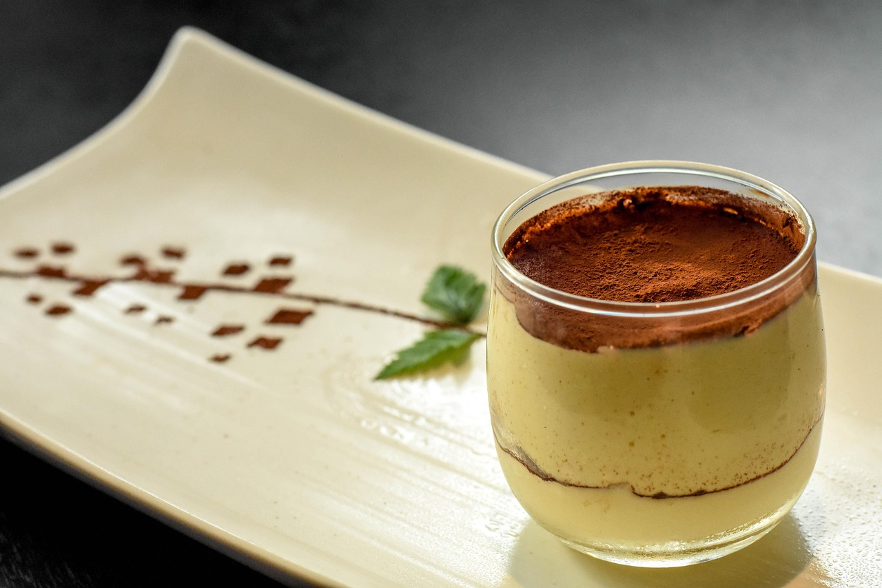 🍰 티라미수에 넣는 술 추천 총정리! 깔루아 대체 저렴한 커피 리큐르부터 마르살라 와인까지 베이킹용 술 완벽 가이드 (2025 최신)