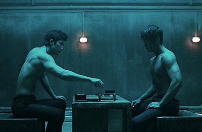 바둑판 위에서 펼쳐지는 목숨을 건 사활을 건 명화 신의한수 공식 포스터