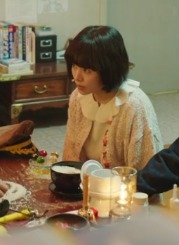 힙하게 한지민 니트