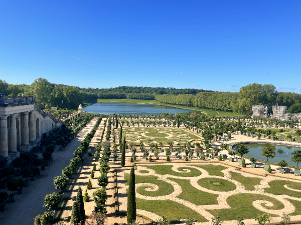 베르사유 궁전 밖 라토나분수 좌측 오렌지 정원1