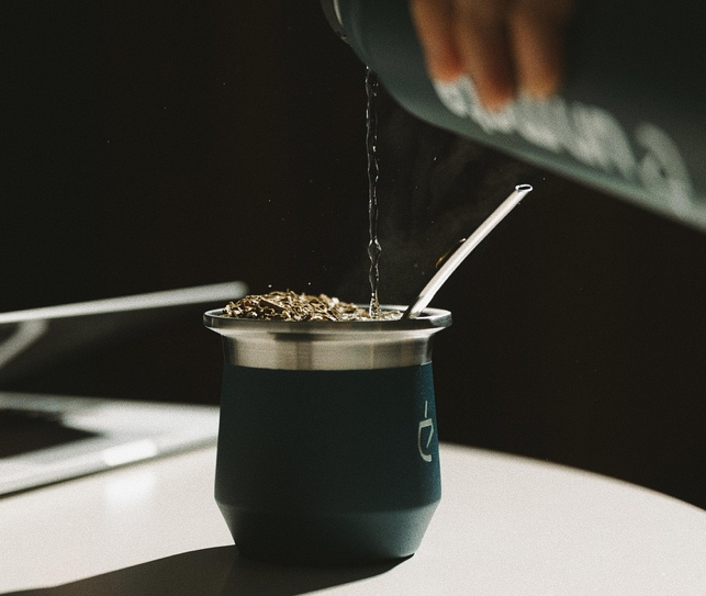 아르헨티나의 마테 차 공유 문화: 하나의 컵에 담긴 공동체 정신