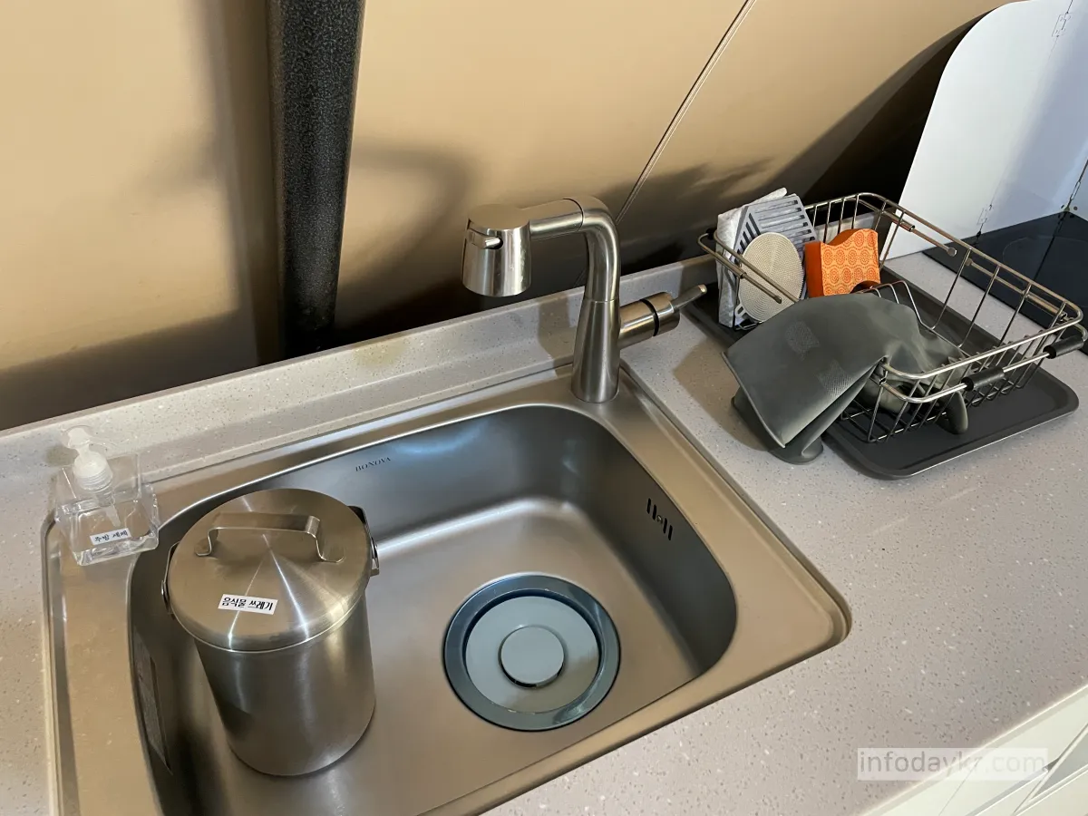 스윗피크닉-글램핑-부엌-싱크대