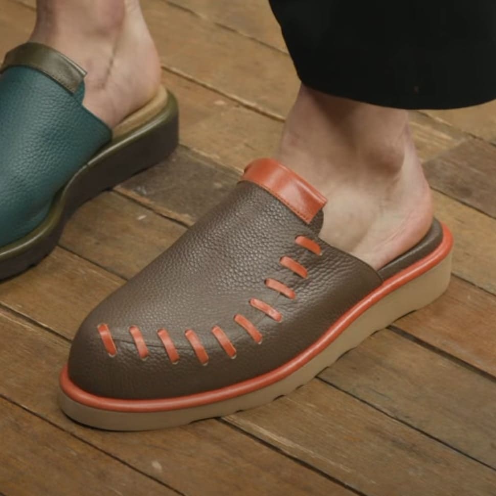 구두 모양 슬리퍼 모델 오렌지 착화 샷 사이드