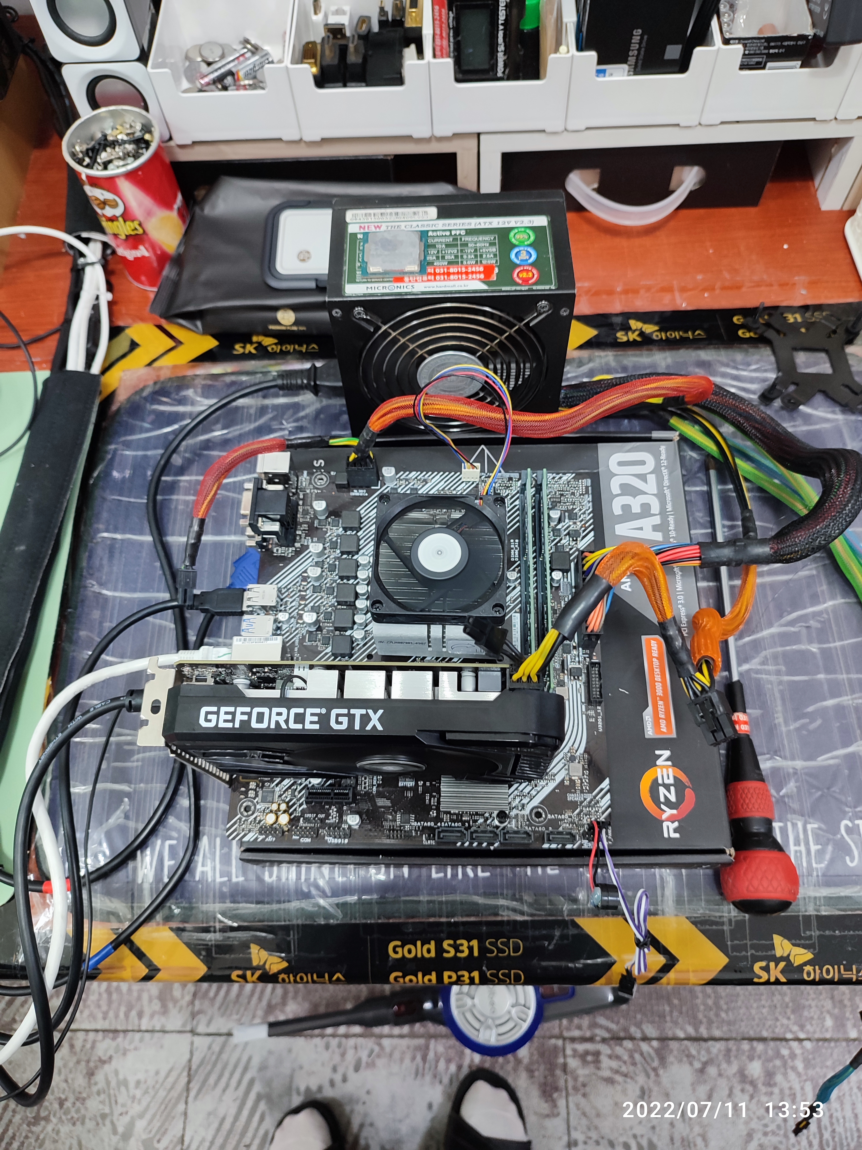 손님의 부속을 제 메인보드에 꽂으면서 테스트 중