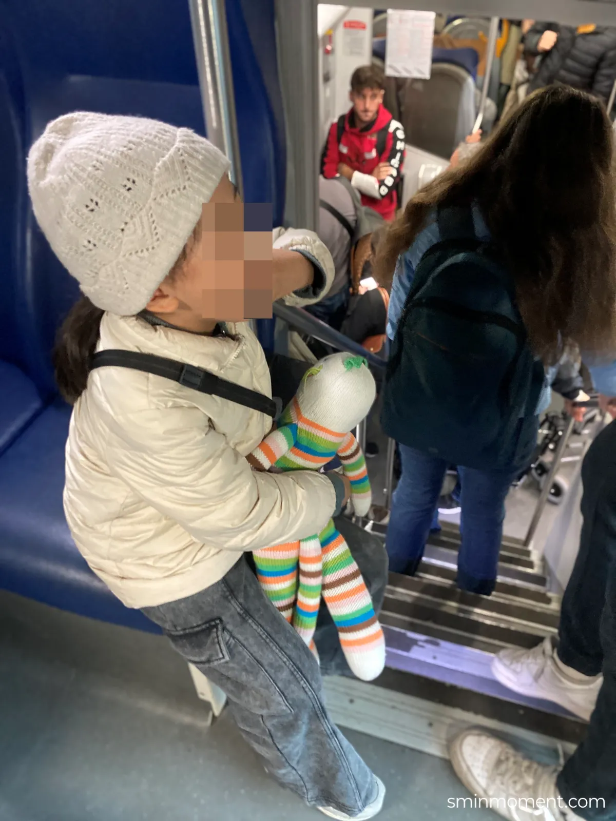 피사에서피렌체로돌아가기-2층기차안-하차-대기중-딸