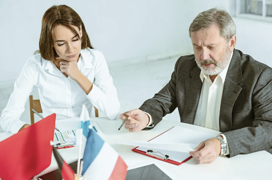 상대에게 조언을 했을 때 더 답답해 하는 장면