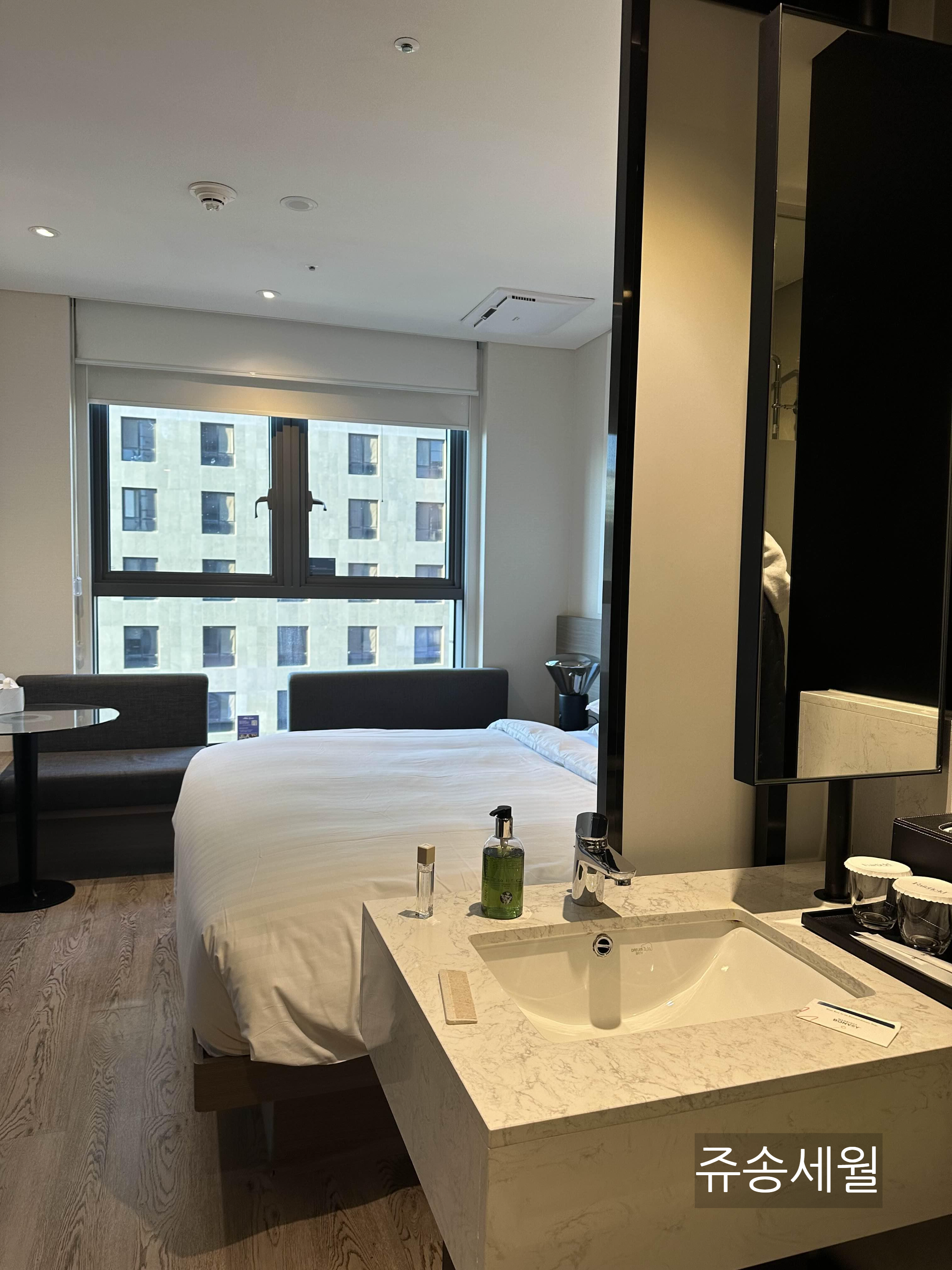 premier room king bed