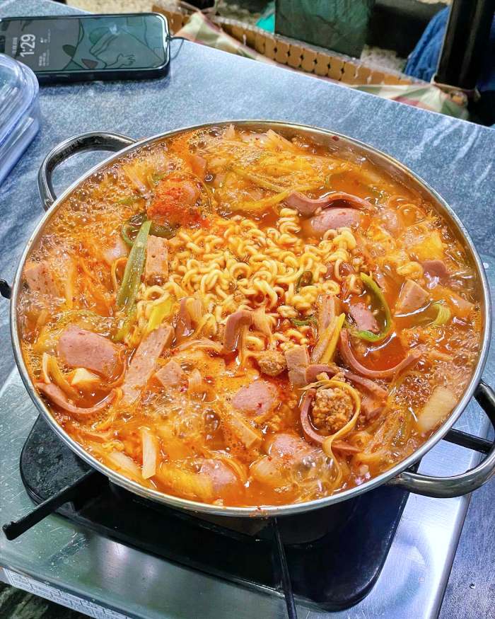 생방송 오늘저녁 여의나루 여의도 수요미식회 햄폭탄 부대찌개 맛집