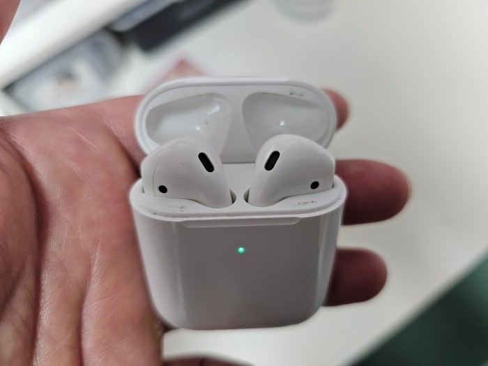 충전독에-들어있는-에어팟