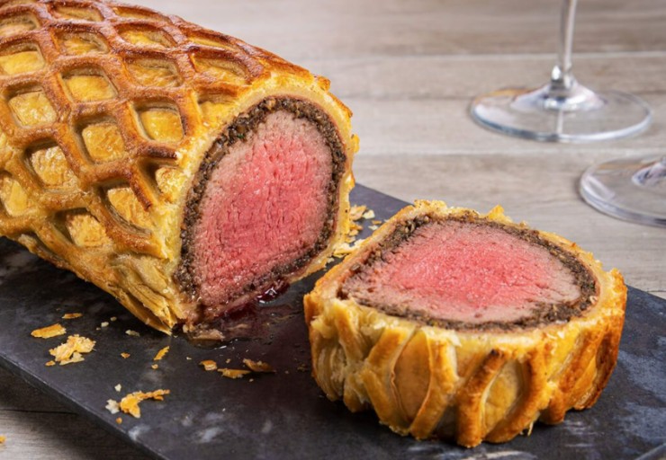 영국의 정통 요리 비프 웰링턴 사진