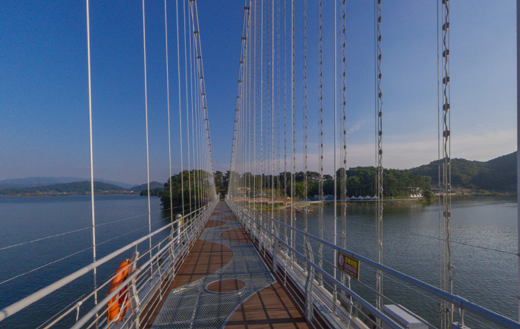 탑정호 출렁다리