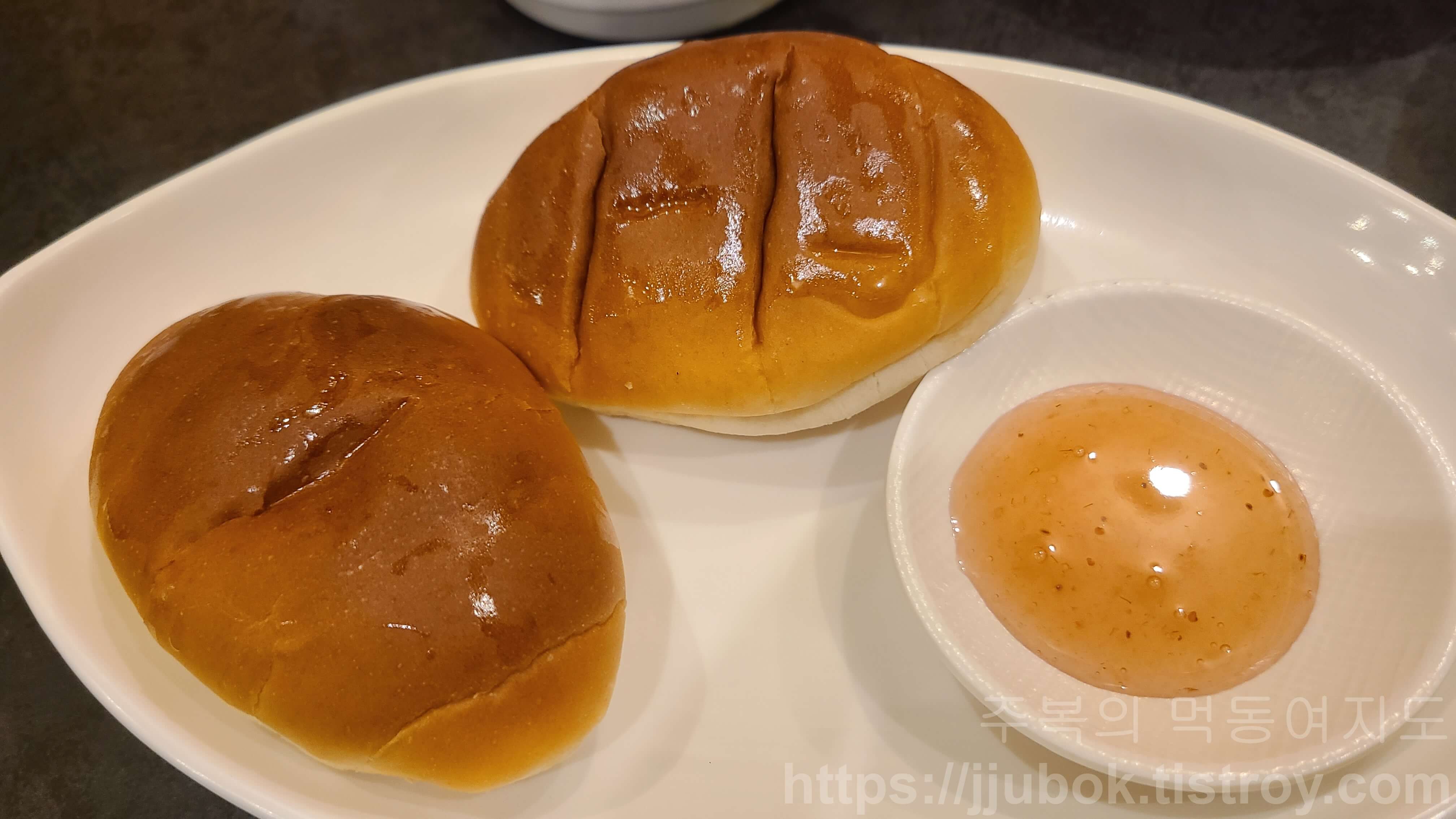 잉글랜드-왕돈까스-추가-메뉴-빵