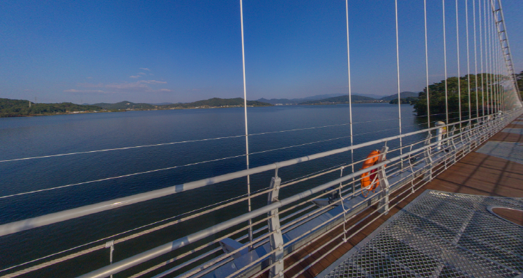 탑정호 출렁다리