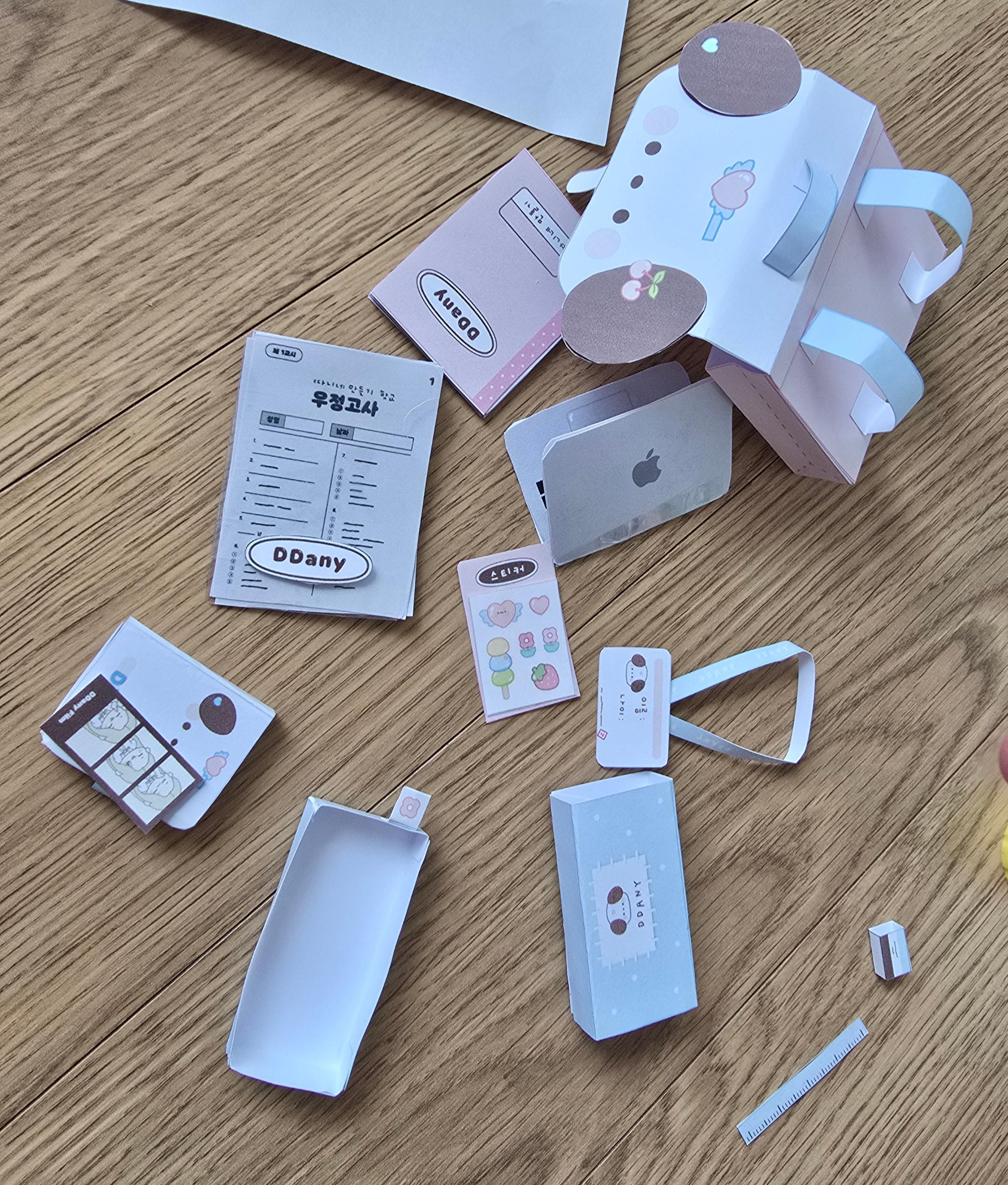 책가방과 소품 완성된 모습