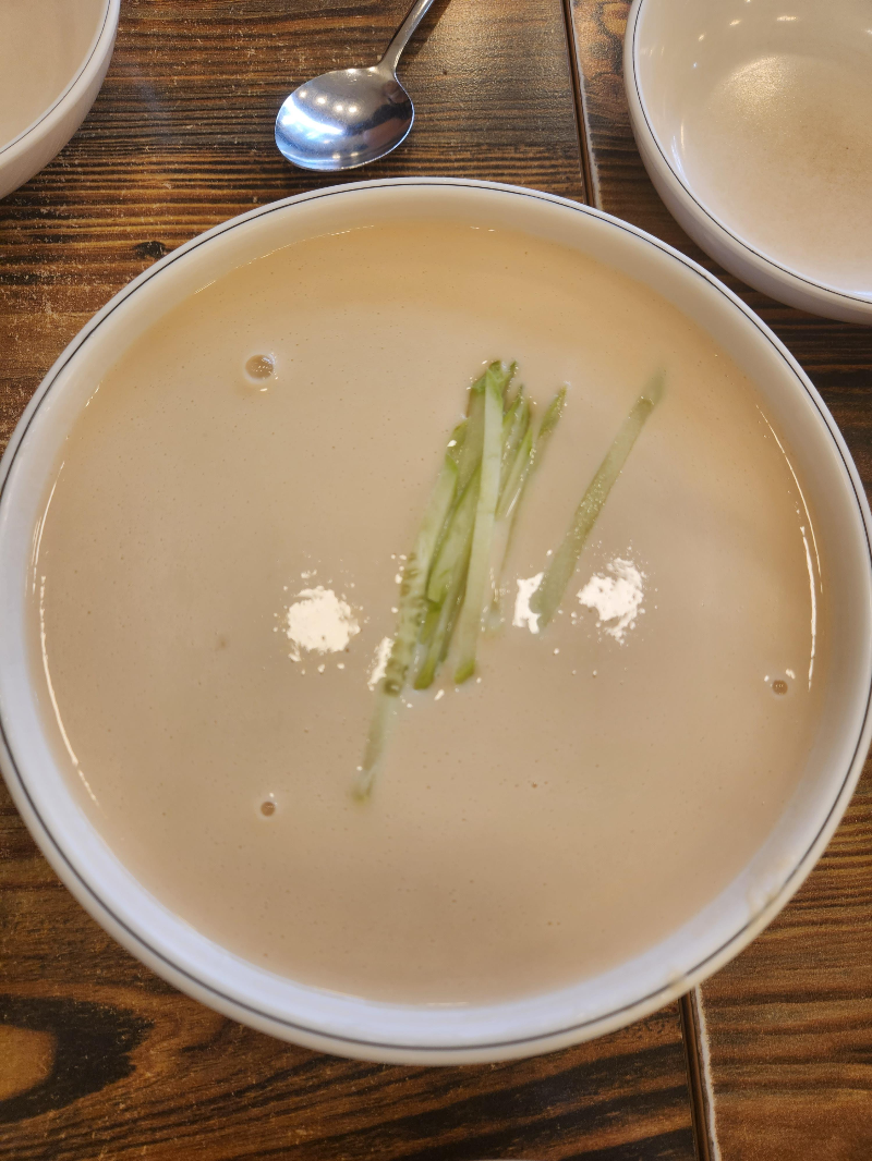 생각보다 맛있는집 콩국수