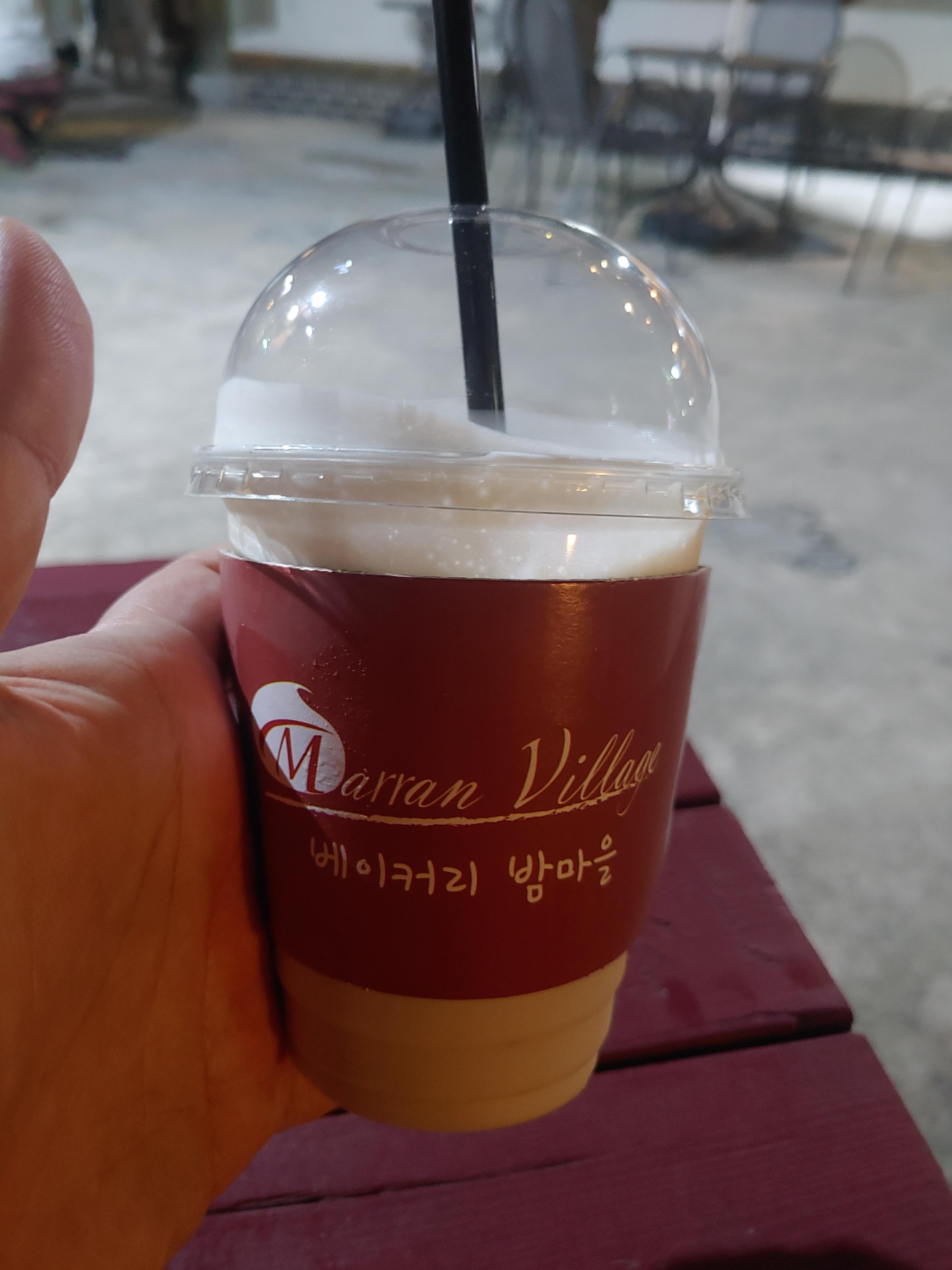 베이커리 밤마을의 공주밤라떼