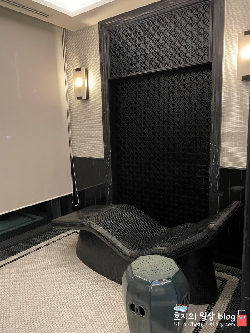 방콕 신돈 캠핀스키 사우나 온열 매트 시설