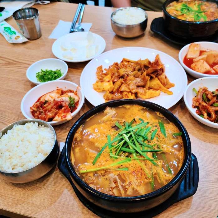 생방송 오늘저녁 안양 안양예술공원 순대국 순대국밥 맛집
