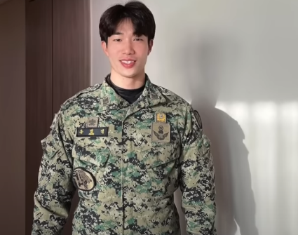 홍범석 군복 사진
