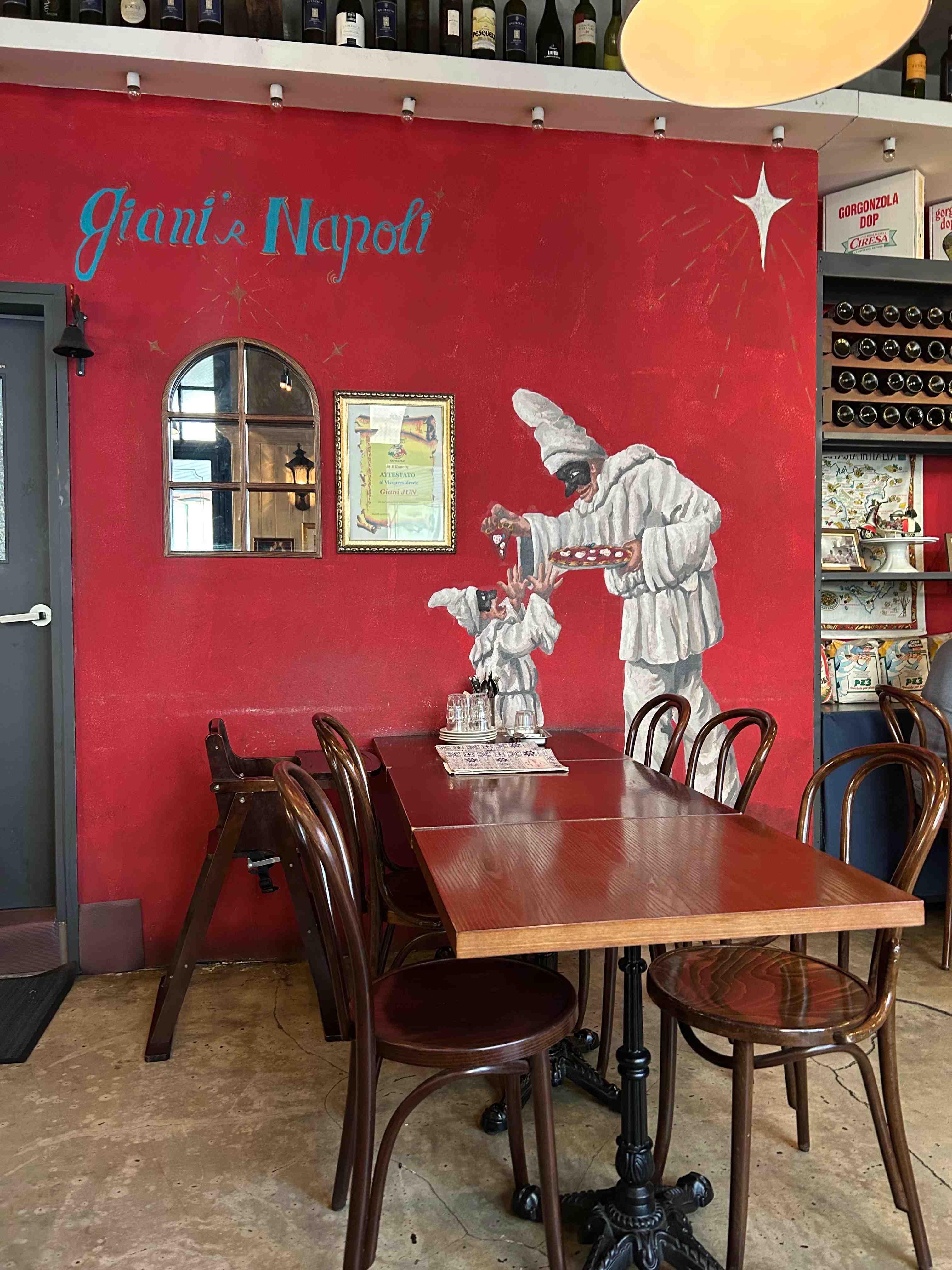 지아니스나폴리 매장 내부 인테리어