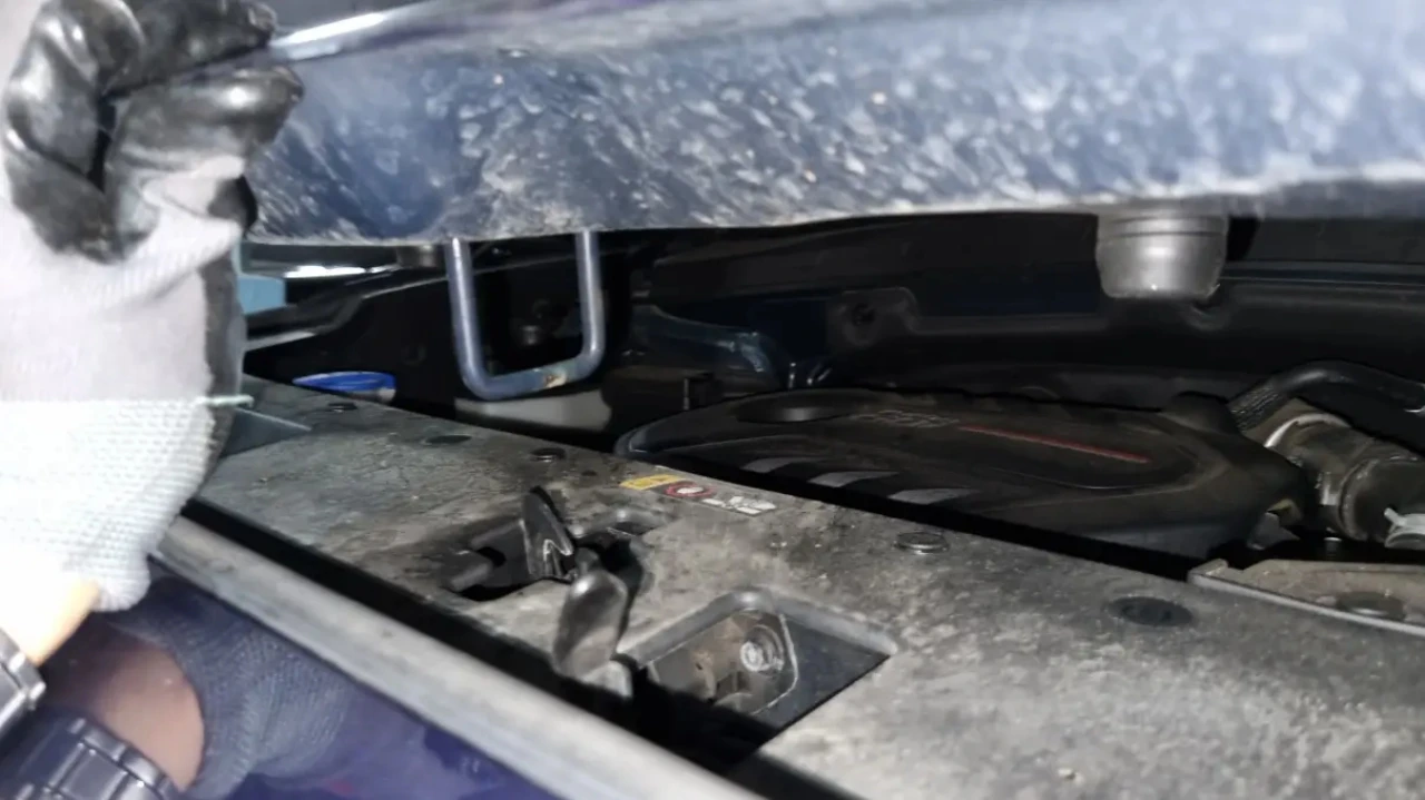 보닛 열리는 모습