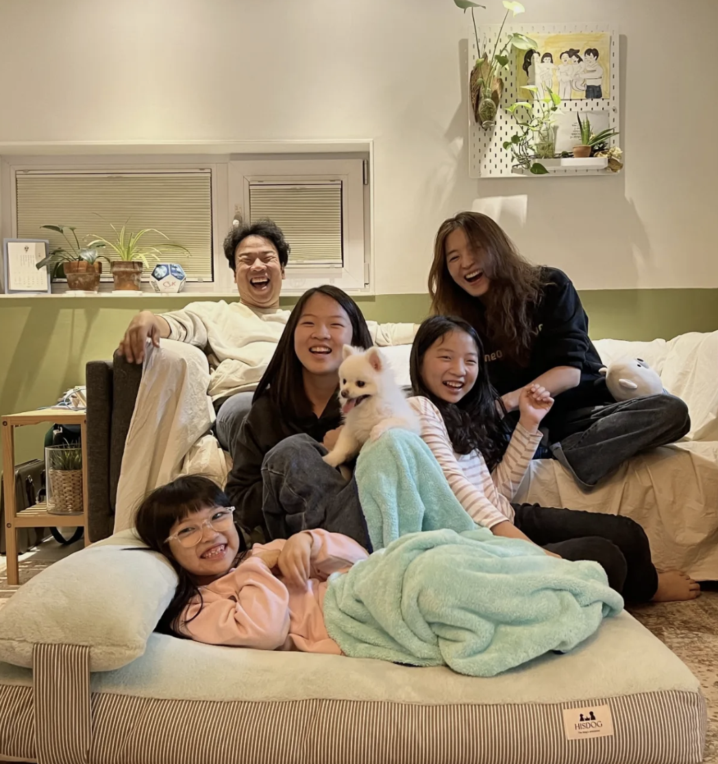 오지헌과 아내와 딸들과 함께한 가족사진