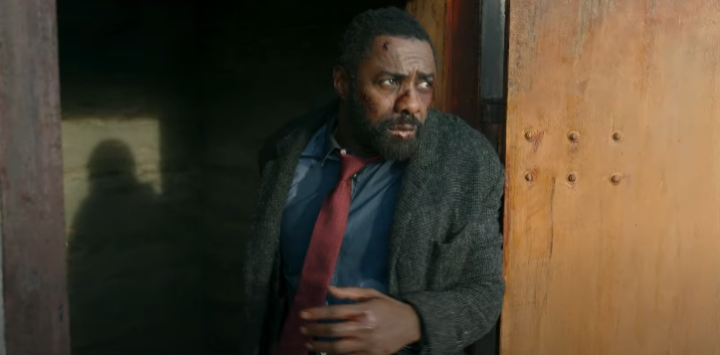 밖을바라보고있는존루터