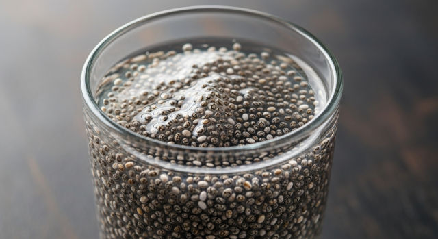 불려진 치아씨드 젤리 컵