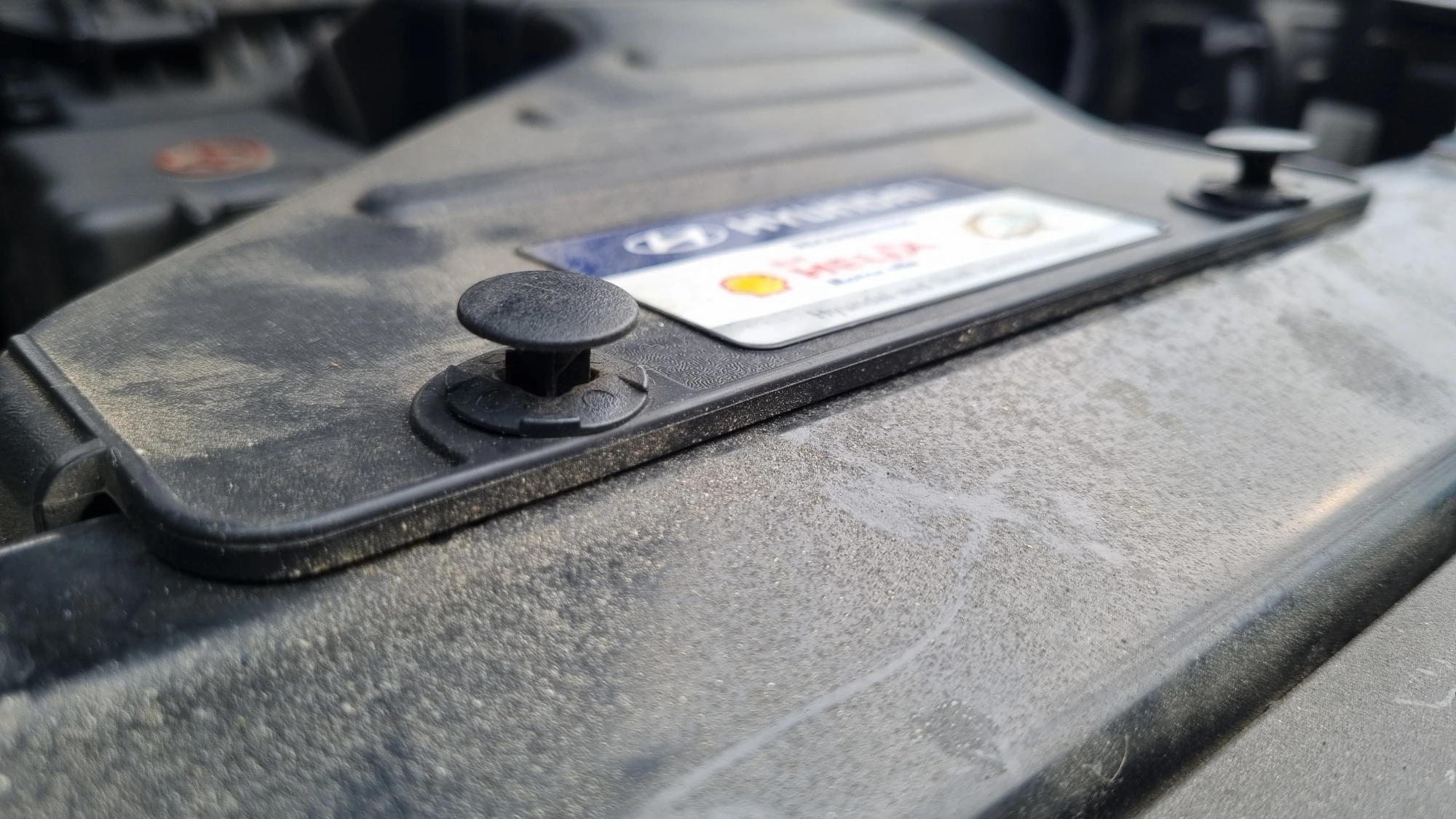 고정 부품 빼는 모습