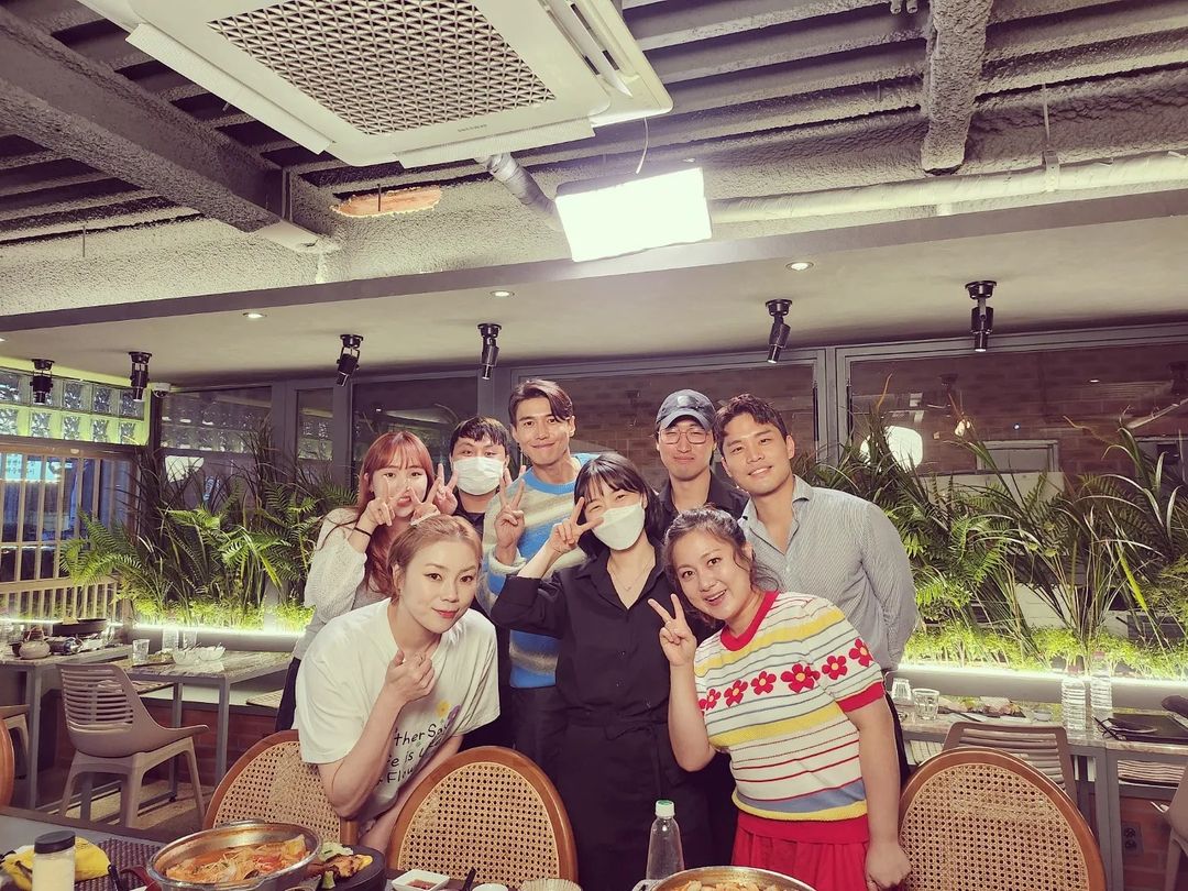줄서는식당 소고기 전골 스키야끼 모듬 회 사시미 대창 토마토 맑은 국물 모츠 나베 송파구 잠실새내 오마카세 이자카야 맛집 소개