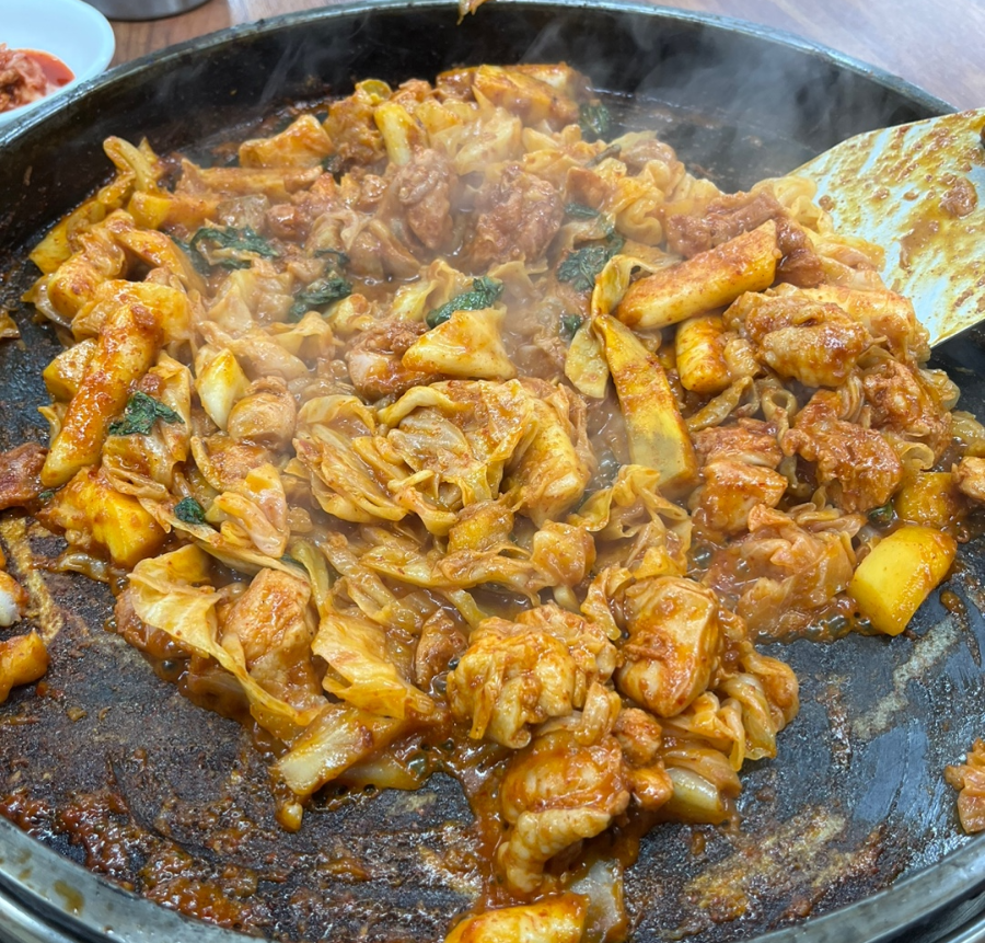 보람동 5.5닭갈비 맛있게 볶아진 닭갈비