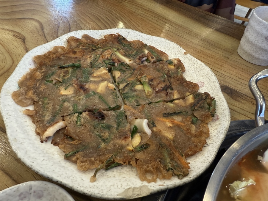 공주 마곡사 맛집 마곡사서울식당 전 메뉴, 한상차림에 포함된 고소한 전