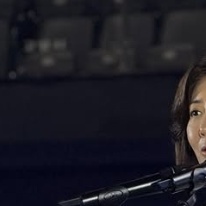 나경원 의원 마이크 앞에서 서있는 모습