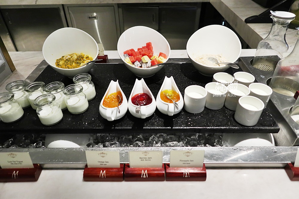 로열 호이안 엠갤러리 호텔 조식 후기 파이포 카페