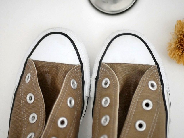 운동화 고무때 지우기,캔버스화 고무얼룩 제거,팁줌