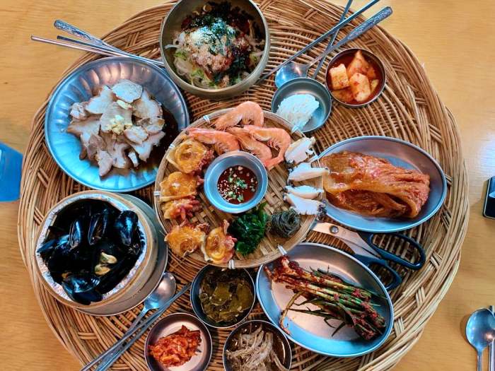 서민갑부 부산 기장 압력솥 전복죽 11첩 반찬 광주리 한상 파는 연 매출 45억 원 슈퍼 리치 갑부 방송 정보