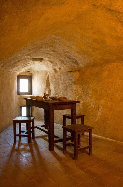 감옥꿈, 감옥에 갇힌 꿈, 감옥에서 고문 당하는 꿈, 감옥에 관련된 꿈해몽