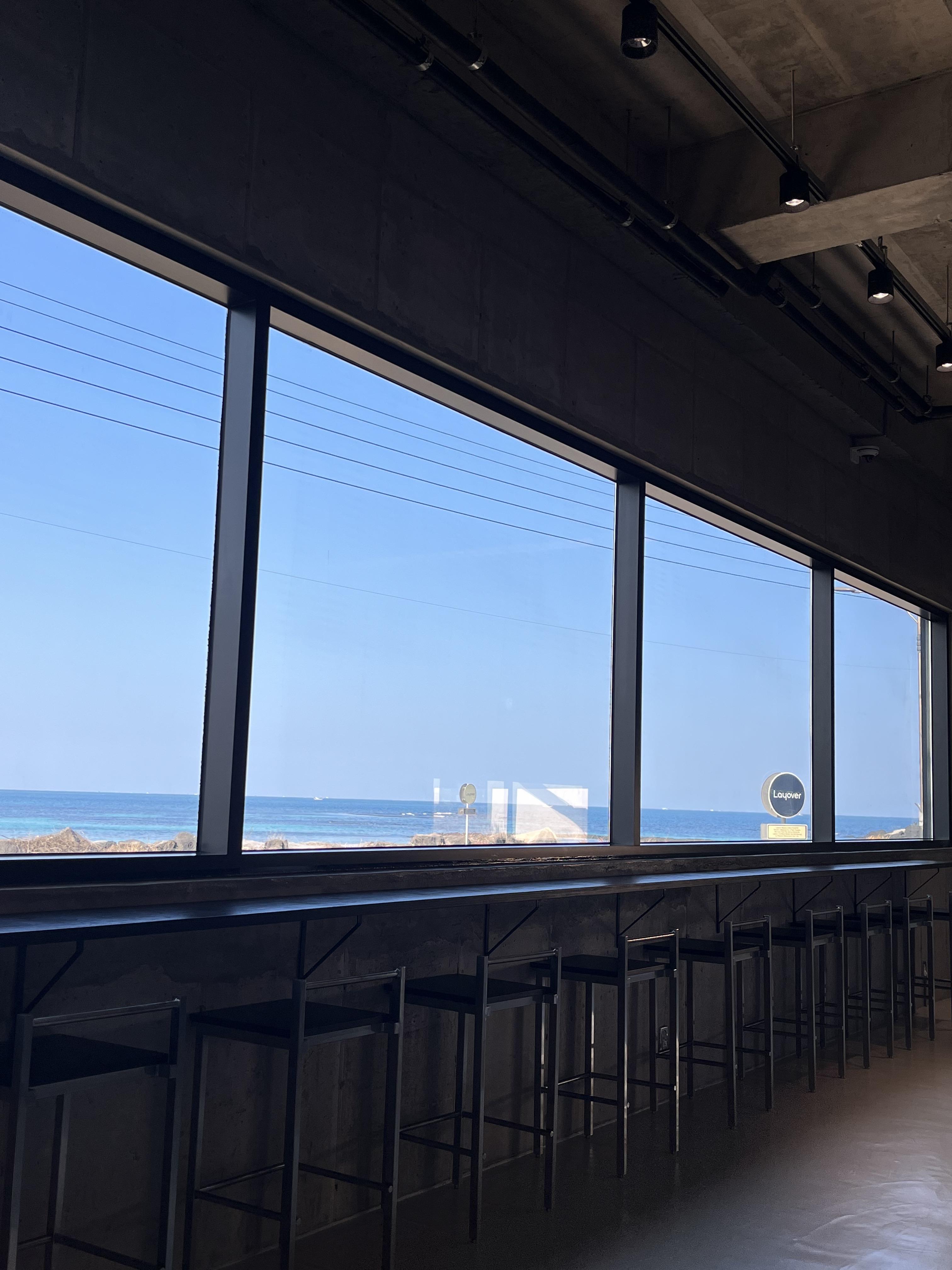 제주 조천 오션뷰 코난비치 레이오버 카페