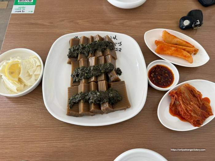 도토리묵과 반찬