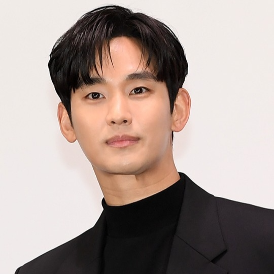 김수현&middot;김새론&amp;#44; 열애설부터 충격적인 비보까지 - 사실과 루머 총정리