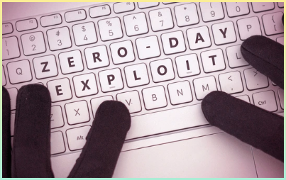 노트북 키보드에 제로데이 공격 문구가 적혀 있음. 노트북을 사용하는 해커가 웹을 공격함. 사이버 공격, 온라인 개인 정보 유출, 사이버 범죄 개념