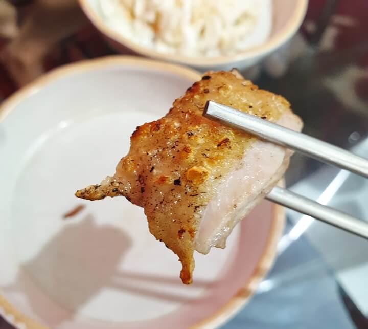 은화계-소금닭구이-표면이-아주-먹음직스럽게-잘-구워져있다