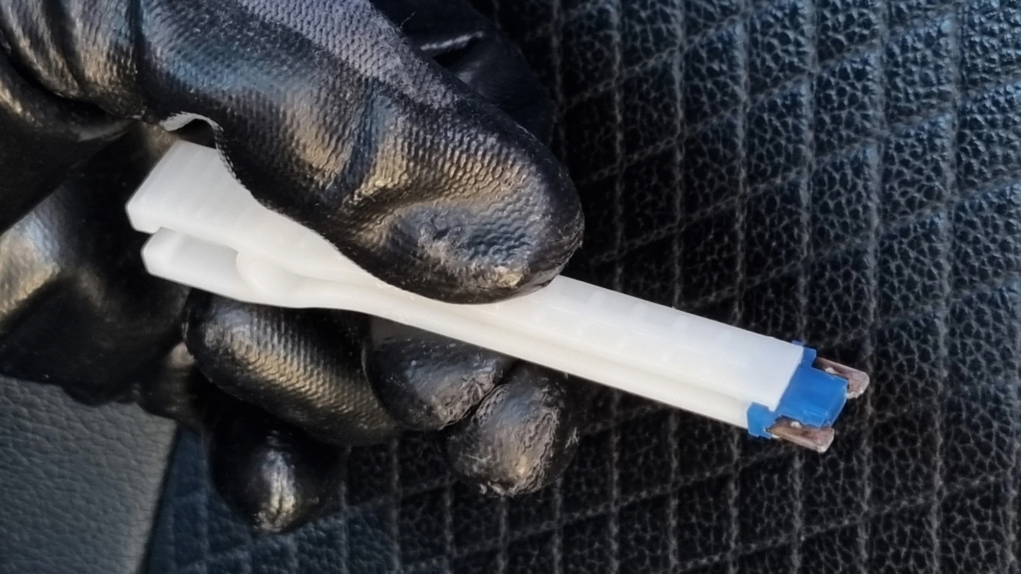 퓨즈 빼놓은 모습