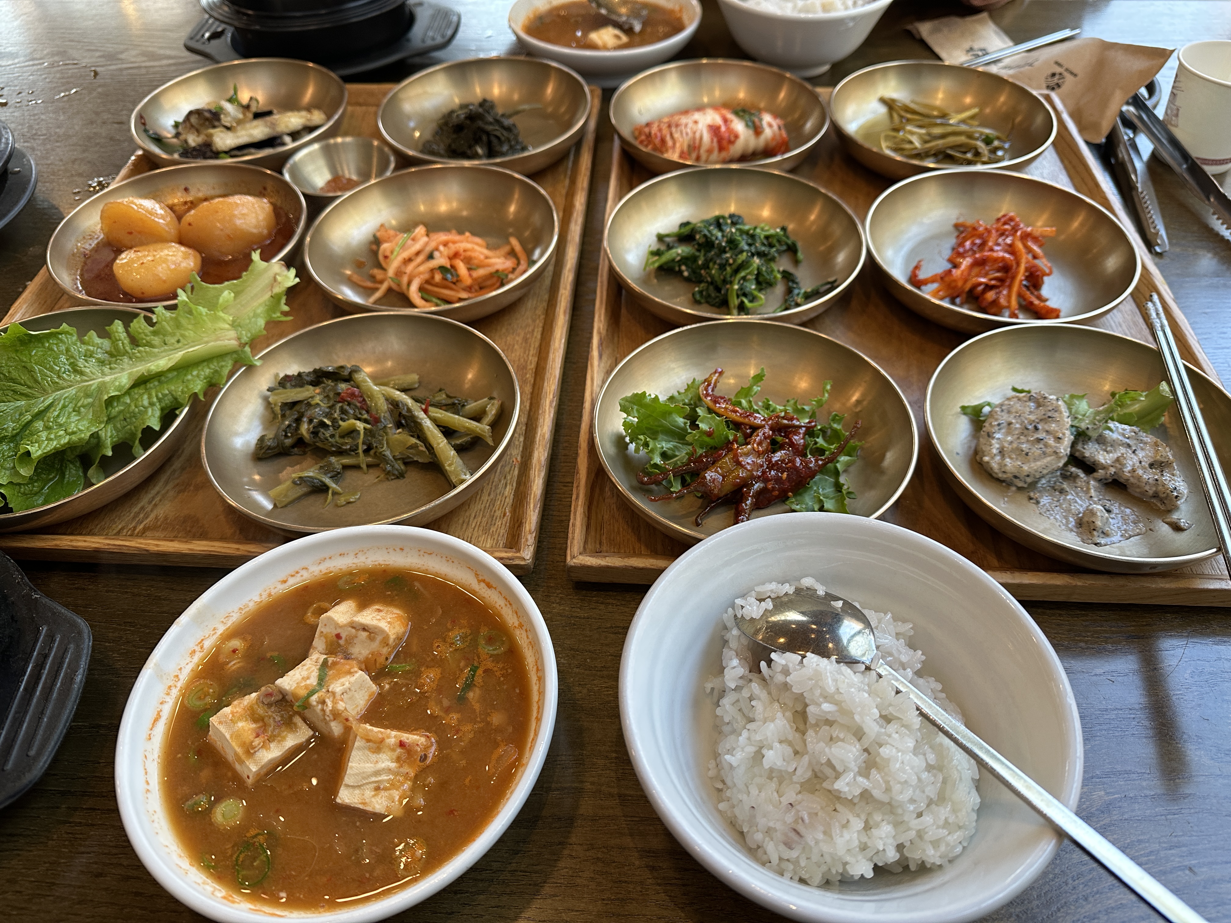 이천 돌솥밥 한정식 반찬 구성