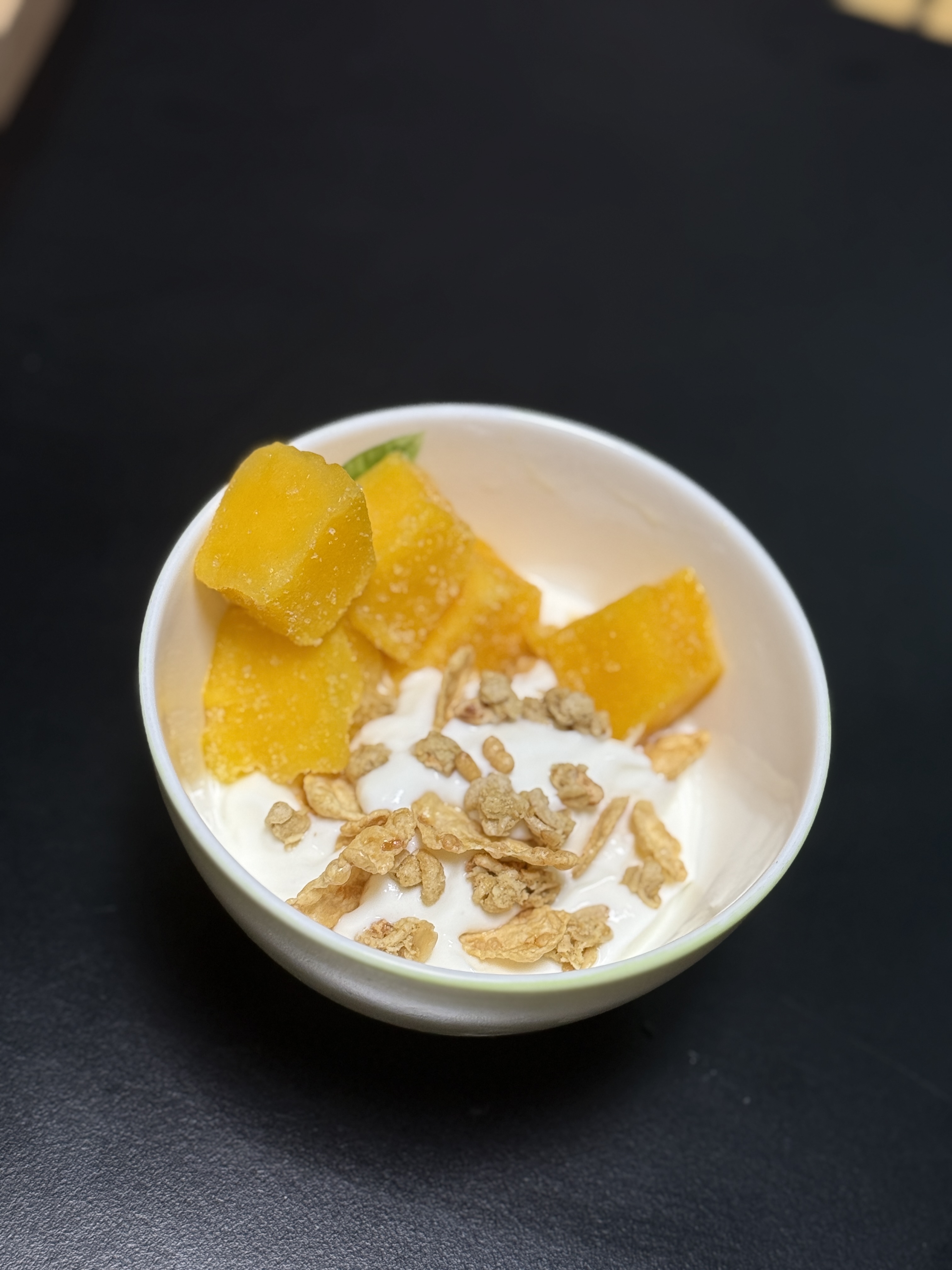 망고 그래놀라 그릭 요거트