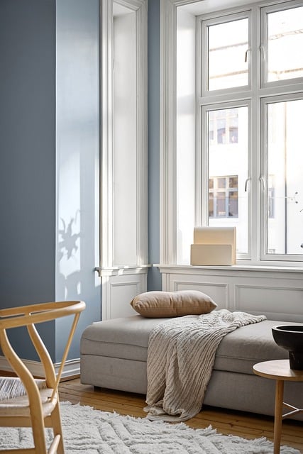 이 소파는 침대 역할을 동시에 한다.